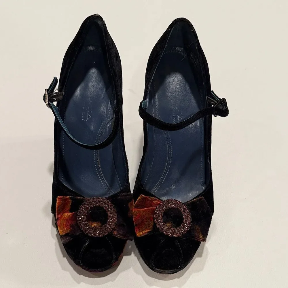 Via Spiga Black and Brown Heels with Bow Accent